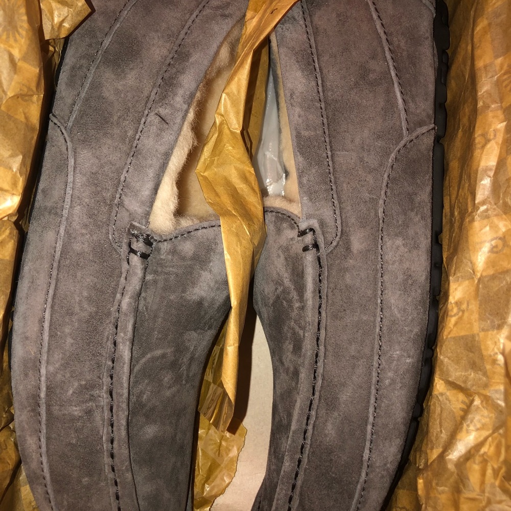 UGG MENS ASCOT SUEDE SLIPPERS